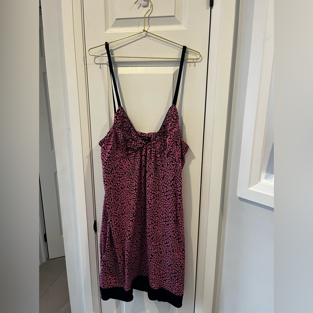 Ellen Tracy Pink Black Leopard Print Chemise Nightgown Ruffle V-Neck Large